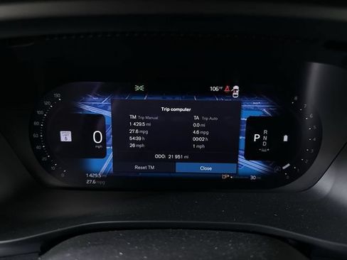 Used 2023 Volvo XC40 B5 Plus AWD/4WD image 12