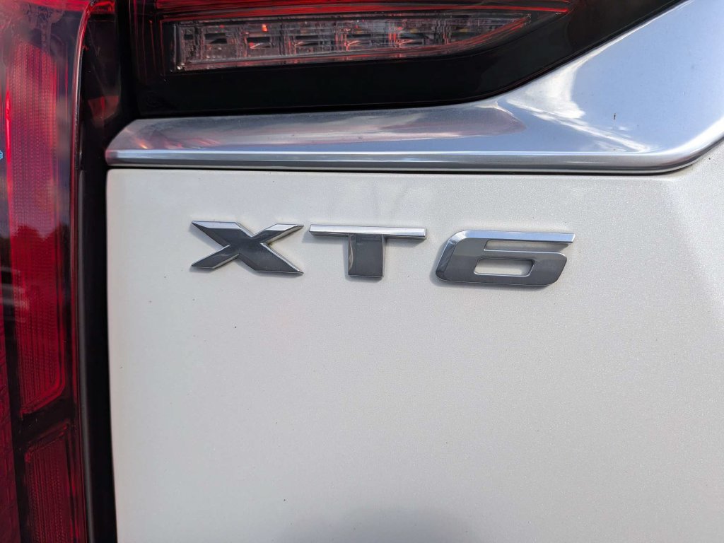 Used 2022 Cadillac XT6 Premium Luxury w/ Technology Package FWD image 16