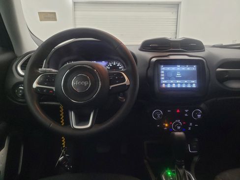 Used 2021 Jeep Renegade Latitude FWD image 22