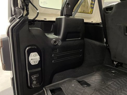 Used 2022 Jeep Wrangler Unlimited Rubicon w/ Cold Weather Group AWD/4WD image 30