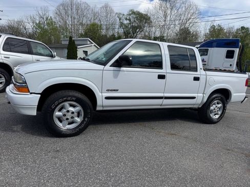 Used 2004 Chevrolet S10 Pickup LS AWD/4WD image 3