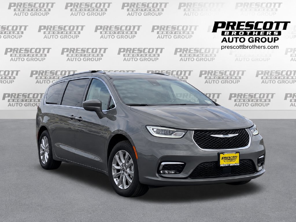 Used 2025 Chrysler Pacifica Select FWD image 1