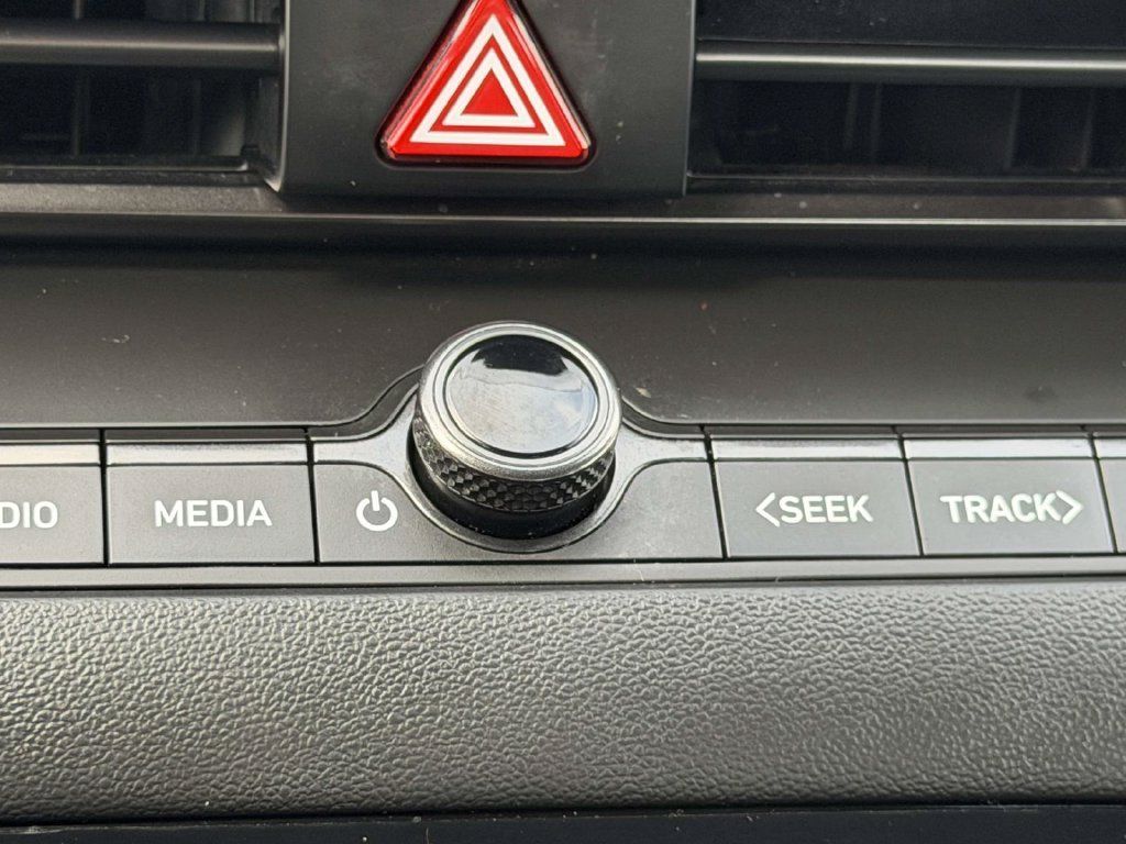 Certified 2023 Hyundai Elantra N Line FWD image 32