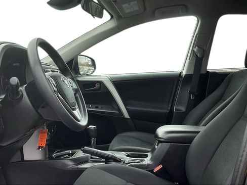 Used 2017 Toyota RAV4 LE image 10