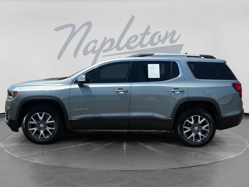 Used 2023 GMC Acadia SLT w/ Preferred Package FWD image 4
