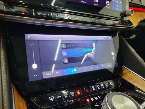 Used 2024 Jeep Grand Wagoneer L Series III image 32