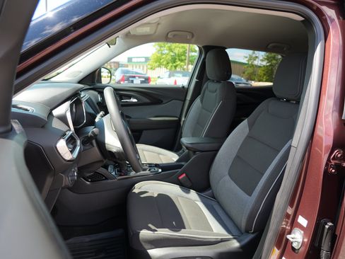 Used 2022 Chevrolet TrailBlazer LT FWD image 12