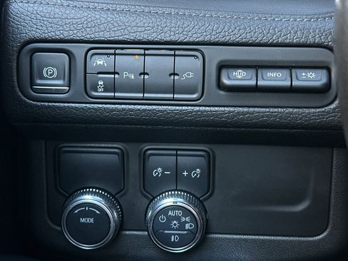 Used 2021 GMC Yukon XL Denali w/ LPO, Illumination Package image 34