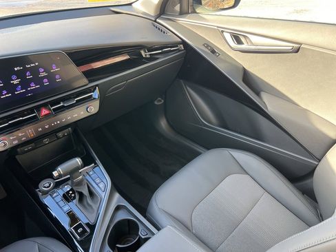 Certified 2024 Kia Niro EX image 21
