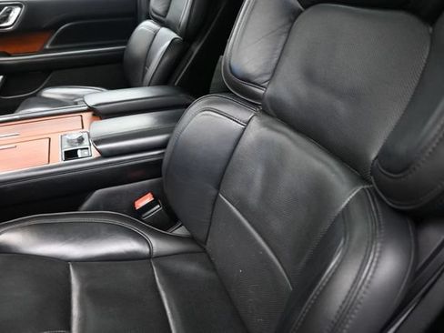 Used 2018 Lincoln Navigator Reserve w/ Technology Package AWD/4WD image 17