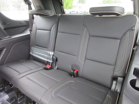 New 2026 GMC Yukon Elevation w/ Elevation Premium Package AWD/4WD image 13