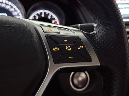 Used 2014 Mercedes-Benz E 350 4MATIC Sedan image 38