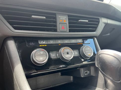 Used 2019 Volkswagen Jetta R-Line w/ R-Line Cold Weather Package FWD image 26