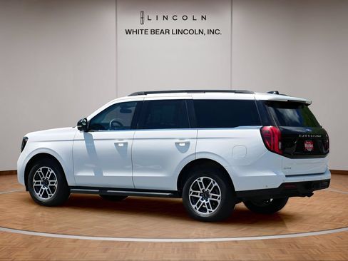 Used 2025 Ford Expedition Active AWD/4WD image 7