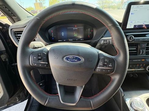 Used 2025 Ford Escape ST-Line AWD/4WD image 13