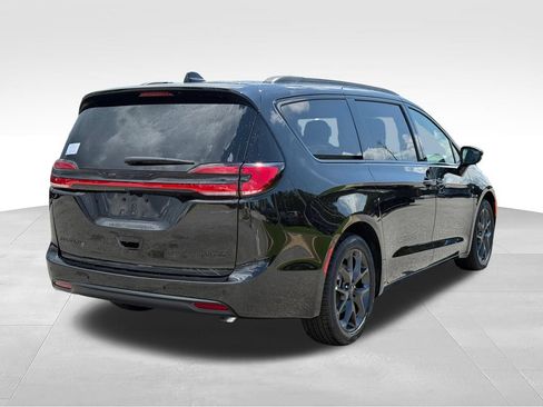 New 2027 Chrysler Pacifica Limited FWD image 27