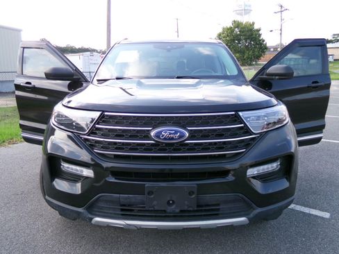 Used 2022 Ford Explorer XLT w/ Equipment Group 202A AWD/4WD image 7
