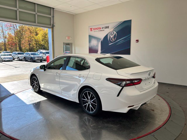 Used 2021 Toyota Camry SE w/ Cold Weather Package AWD/4WD image 5