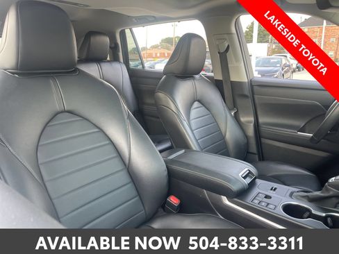 Certified 2024 Toyota Highlander XLE FWD image 16