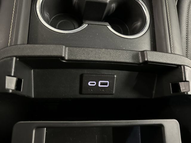 Used 2024 GMC Yukon XL SLT AWD/4WD image 21