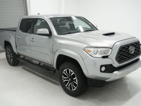 Used 2021 Toyota Tacoma TRD Sport RWD image 3