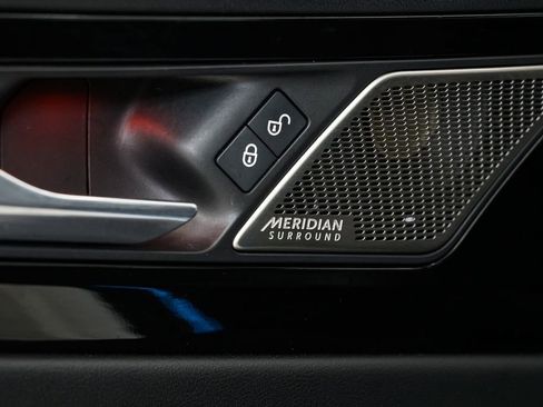 Used 2020 Jaguar XE S image 8