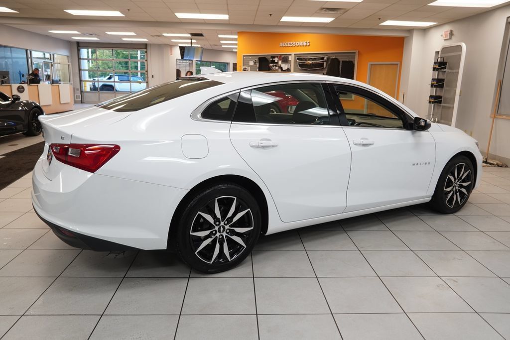 Used 2018 Chevrolet Malibu LT w/ Leather Package FWD image 12