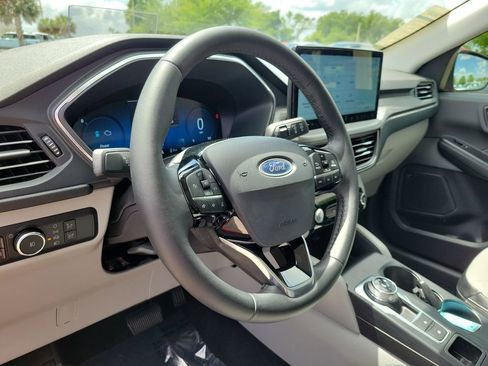 Used 2025 Ford Escape SE w/ PHEV Premium Package FWD image 17