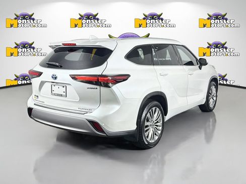 Used 2024 Toyota Highlander Platinum AWD/4WD image 5