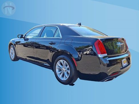 Used 2023 Chrysler 300 Touring RWD image 11