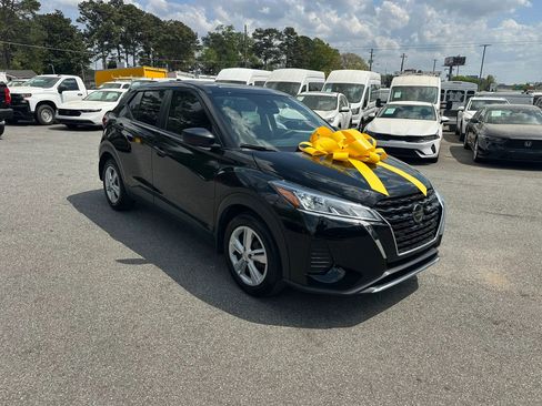 Used 2021 Nissan Kicks S image 10