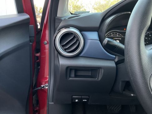 Used 2025 Nissan Versa SV image 24