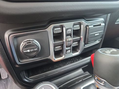 New 2026 Jeep Wrangler Unlimited Sahara AWD/4WD image 28