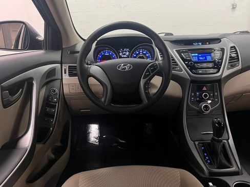 Used 2015 Hyundai Elantra SE FWD image 14