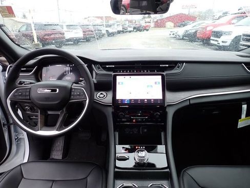 New 2025 Jeep Grand Cherokee Limited w/ MOPAR Finishing Package AWD/4WD image 14