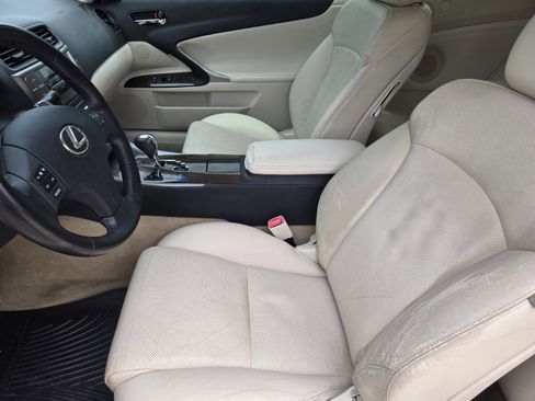 Used 2010 Lexus IS 250C RWD image 11