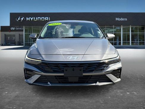 Used 2025 Hyundai Elantra SEL FWD image 2