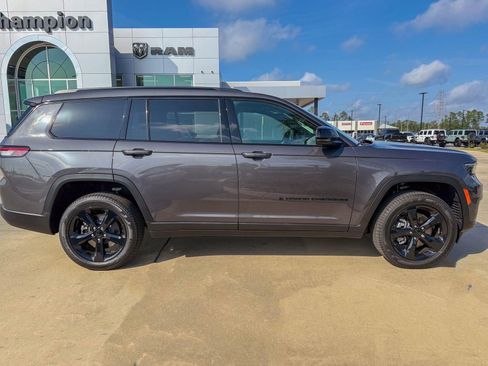 Used 2025 Jeep Grand Cherokee L Limited w/ Black Appearance Package image 29