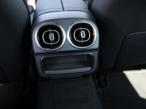 New 2025 Mercedes-Benz C 300 4MATIC Sedan image 33