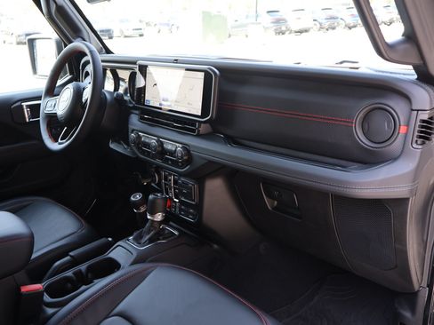 Used 2024 Jeep Wrangler Unlimited Rubicon w/ Capability Package AWD/4WD image 33