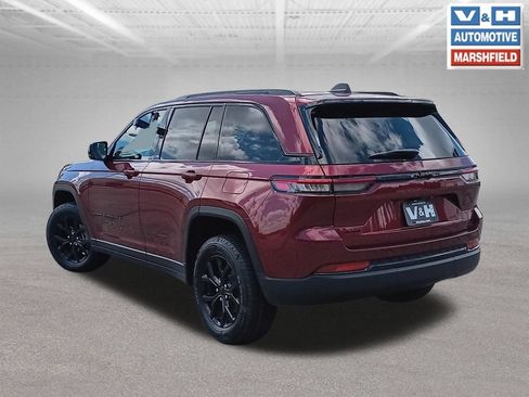 Used 2024 Jeep Grand Cherokee Altitude AWD/4WD image 20