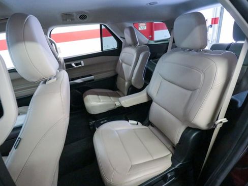 Used 2021 Ford Explorer XLT w/ Equipment Group 202A RWD image 13