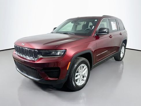 Used 2024 Jeep Grand Cherokee Laredo X AWD/4WD image 3