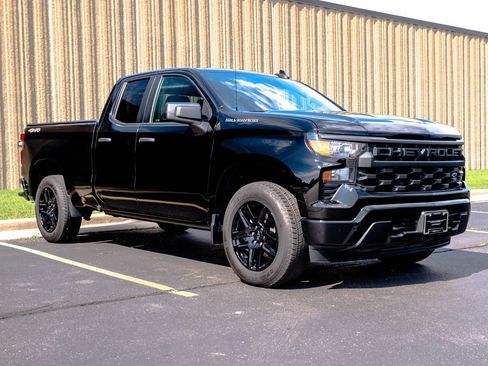 Used 2024 Chevrolet Silverado 1500 Custom AWD/4WD image 2