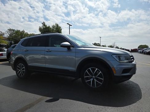 Used 2019 Volkswagen Tiguan SE w/ Panoramic Sunroof Package AWD/4WD image 3