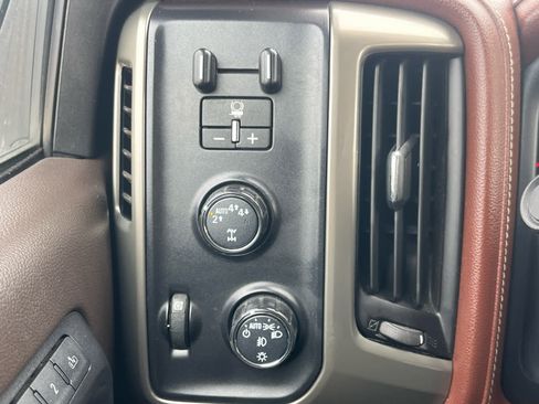 Used 2018 Chevrolet Silverado 1500 High Country image 27