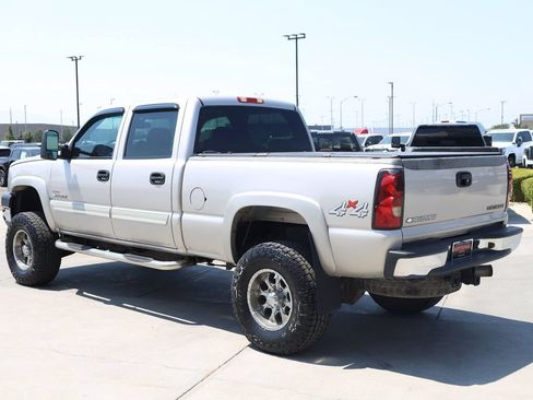 Used 2005 Chevrolet Silverado 2500 LS w/ Heavy-Duty Power Package AWD/4WD image 4