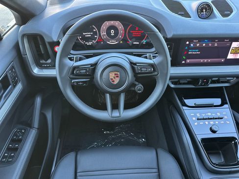 Certified 2025 Porsche Cayenne Coupe AWD/4WD image 15