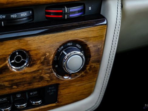 Used 2014 Rolls-Royce Phantom Sedan image 54