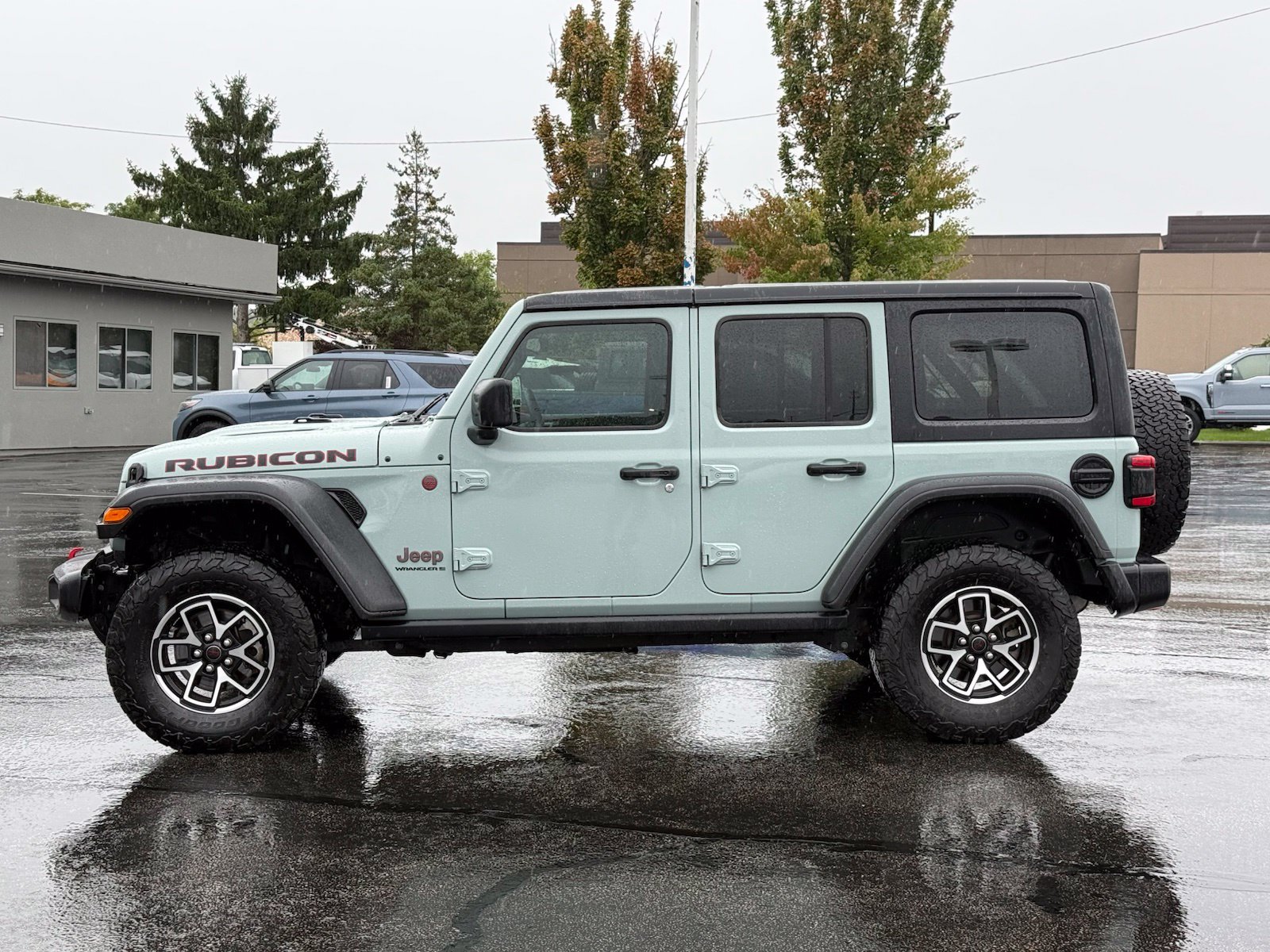 Used 2024 Jeep Wrangler Unlimited Rubicon w/ Convenience Group AWD/4WD image 7